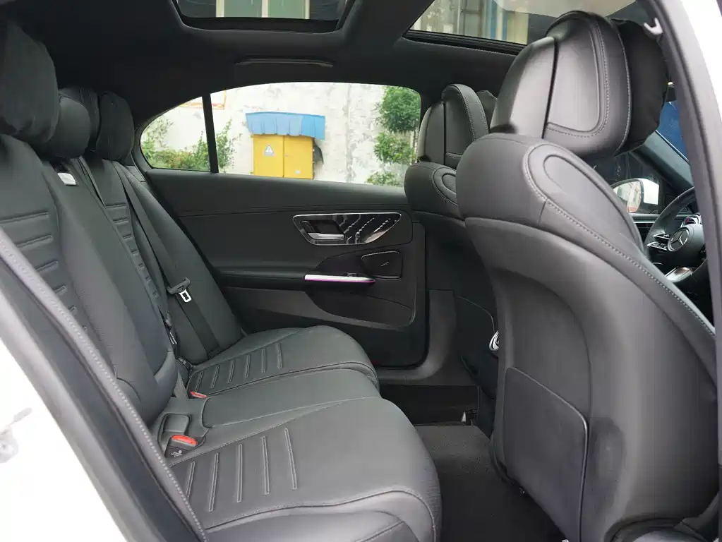 Mercedes-Benz C-Class — миниатюра 16
