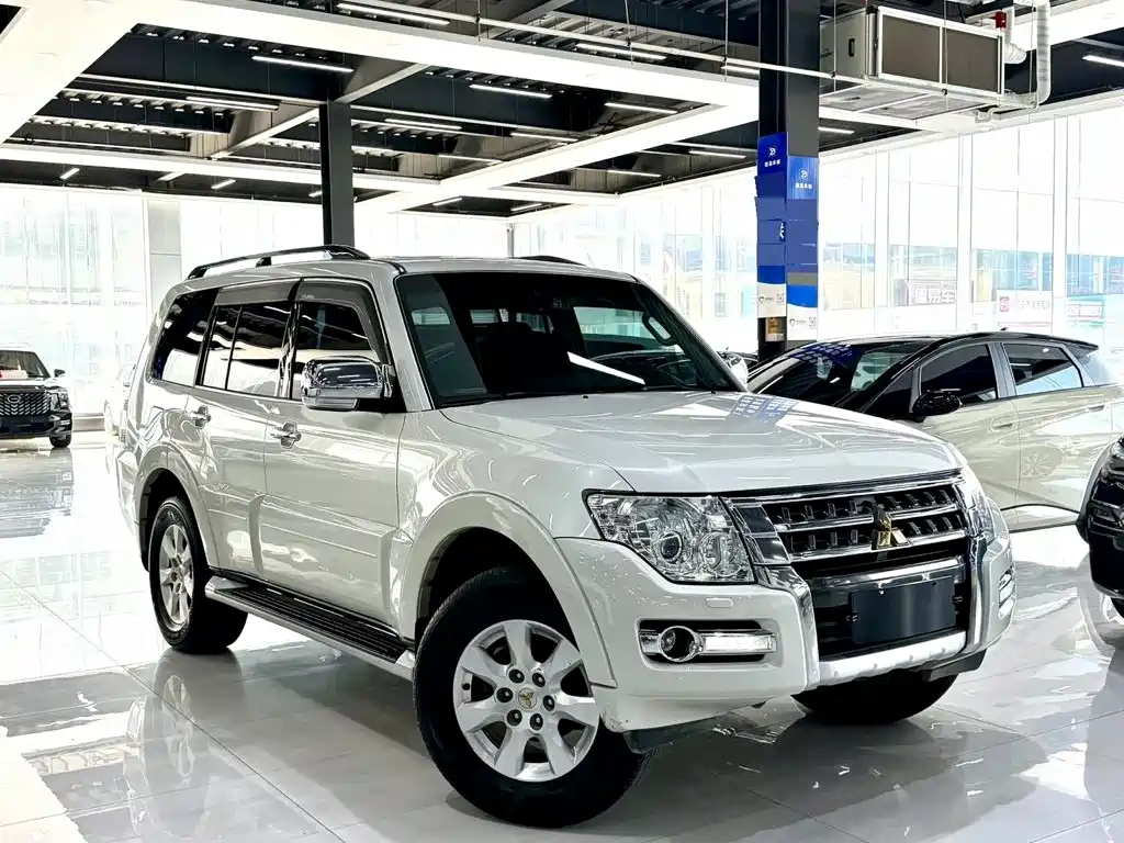 Mitsubishi Pajero (Import) — миниатюра 11