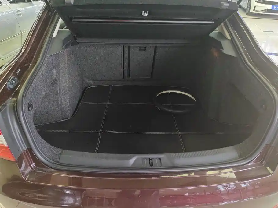 Skoda Superb — миниатюра 4