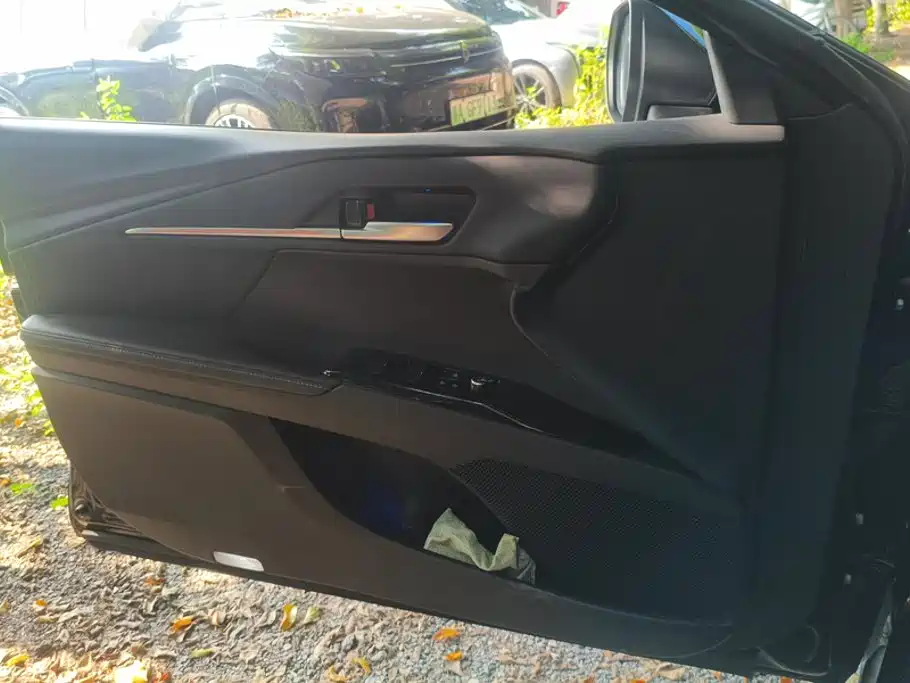 Toyota Camry — миниатюра 7
