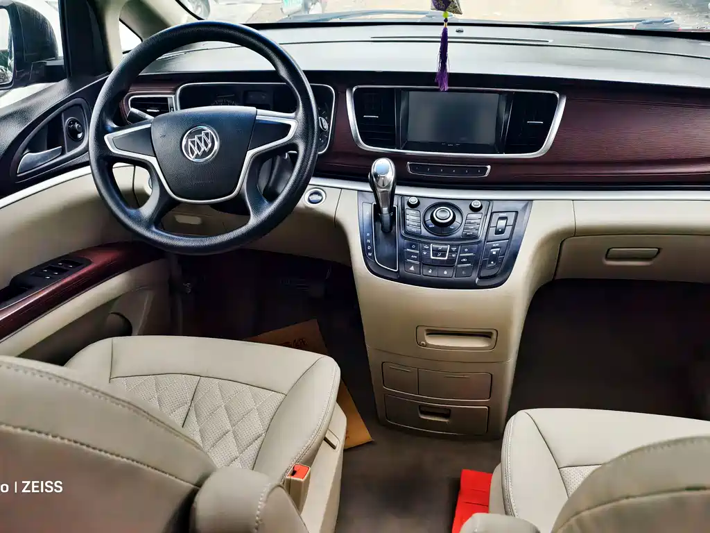 Buick GL8 — миниатюра 9