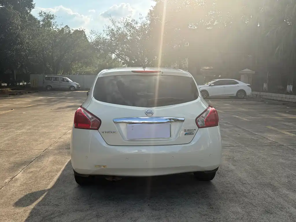 Nissan Tiida — миниатюра 8