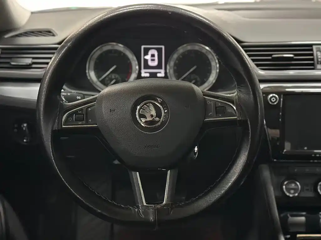 Skoda Superb — миниатюра 12