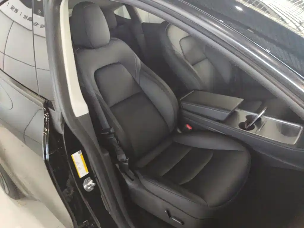 Tesla Model Y — миниатюра 25