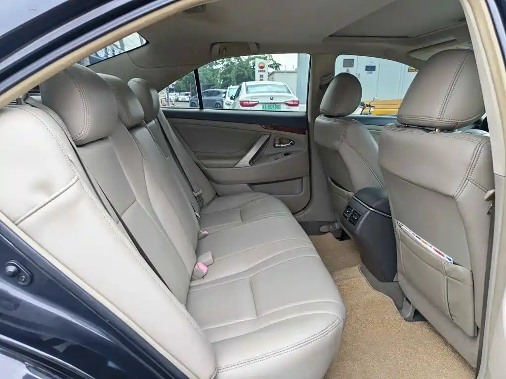 Toyota Camry — миниатюра 4