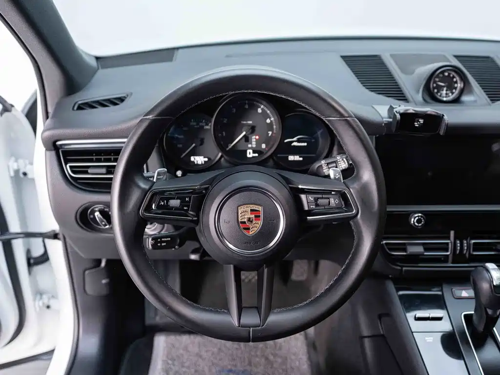 Porsche Macan — миниатюра 13