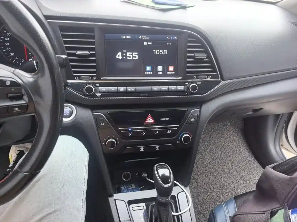 Hyundai Elantra — миниатюра 6
