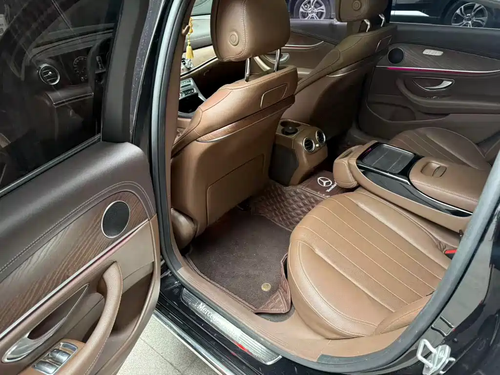 Mercedes-Benz E-Class — миниатюра 3