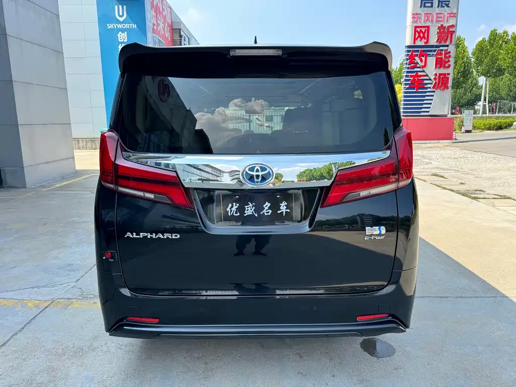 Toyota Alphard — миниатюра 13
