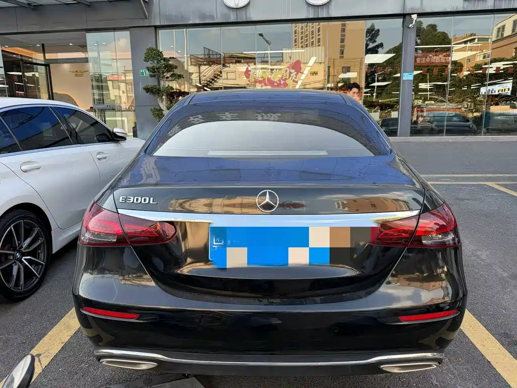 Mercedes-Benz E-Class — миниатюра 3