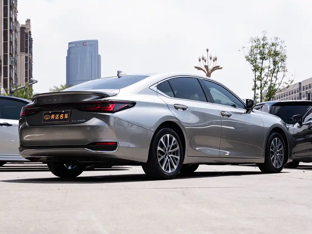 Lexus ES 2025 300h Premium