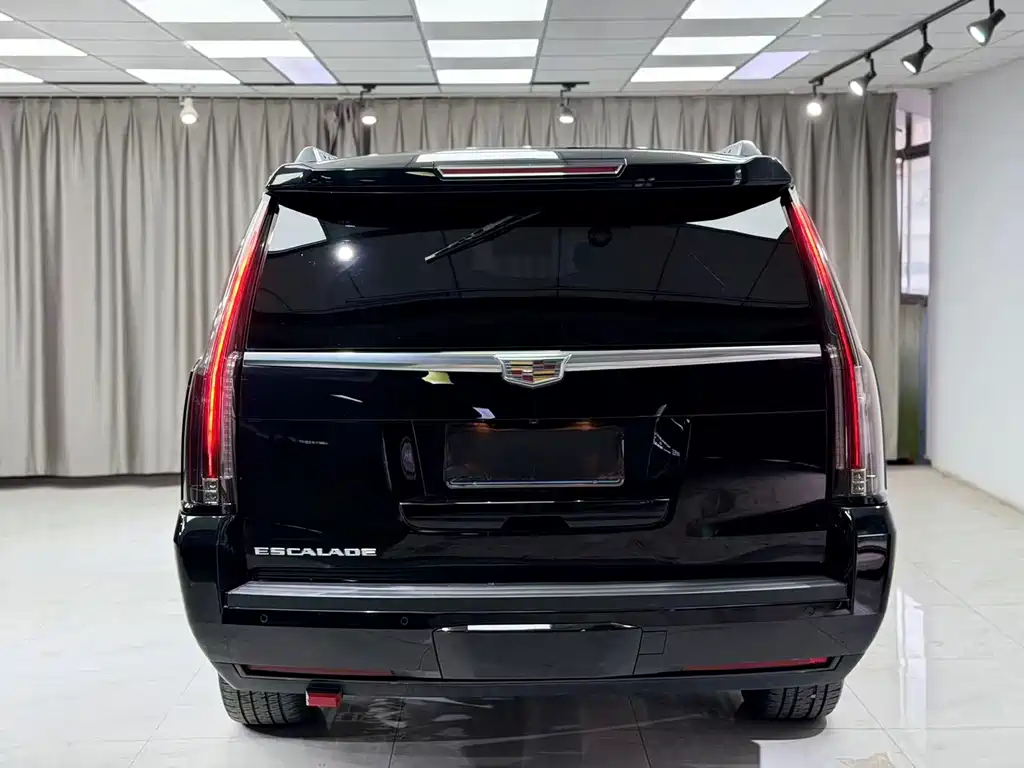 Cadillac Escalade — миниатюра 10