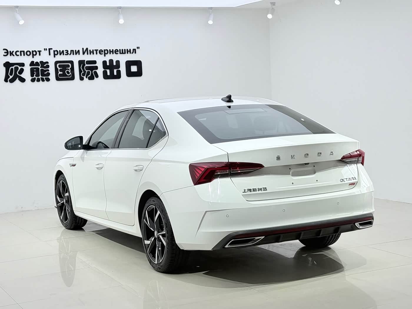 Skoda Octavia 1.4 л 2022 г. Белый, пробег 20000 км