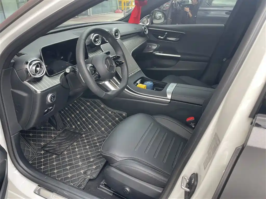 Mercedes-Benz C-Class — миниатюра 4
