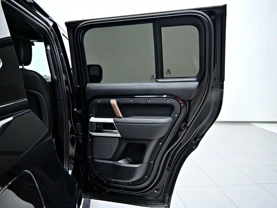Land Rover Defender — миниатюра 23