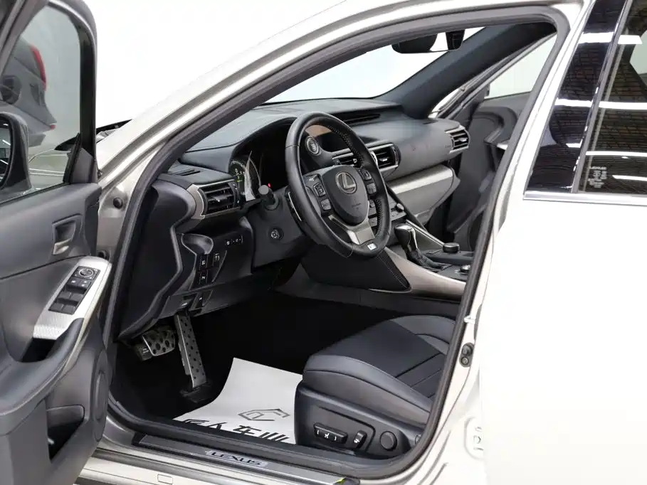 Lexus IS — миниатюра 5