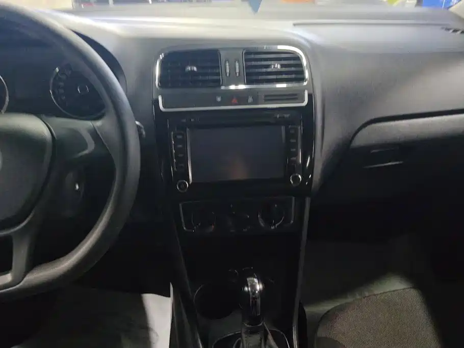 Volkswagen Polo — миниатюра 13