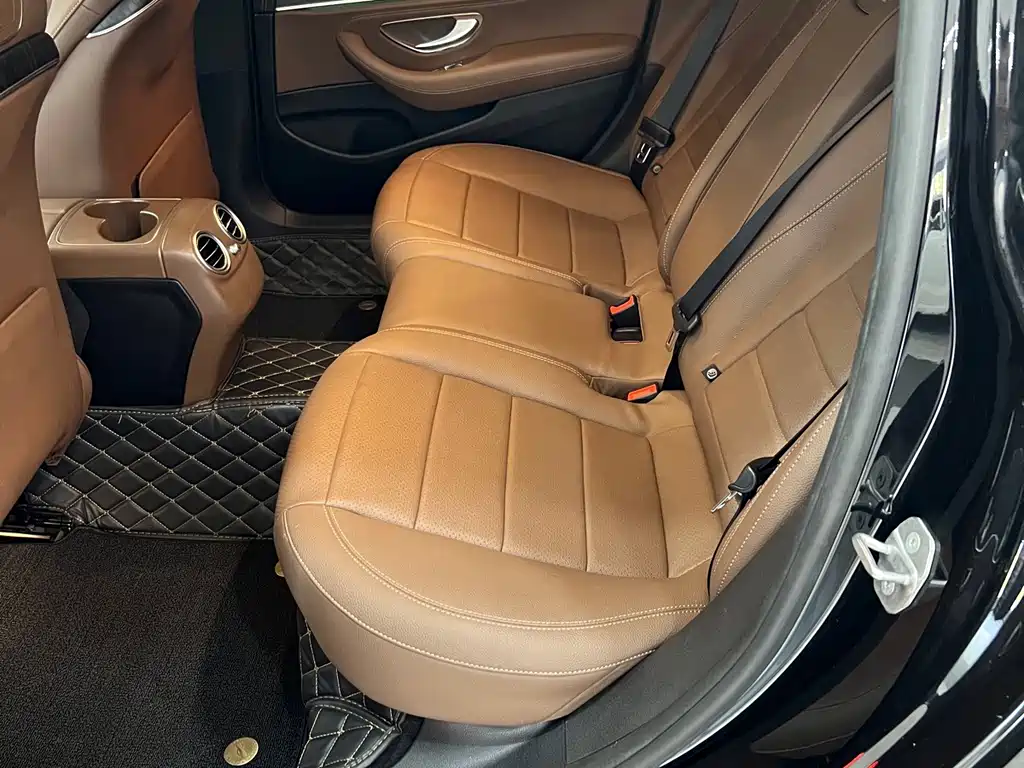 Mercedes-Benz E-Class — миниатюра 20
