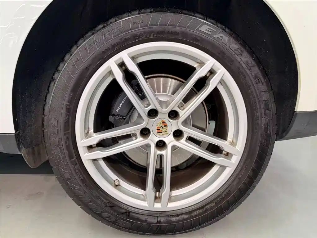 Porsche Macan — миниатюра 11