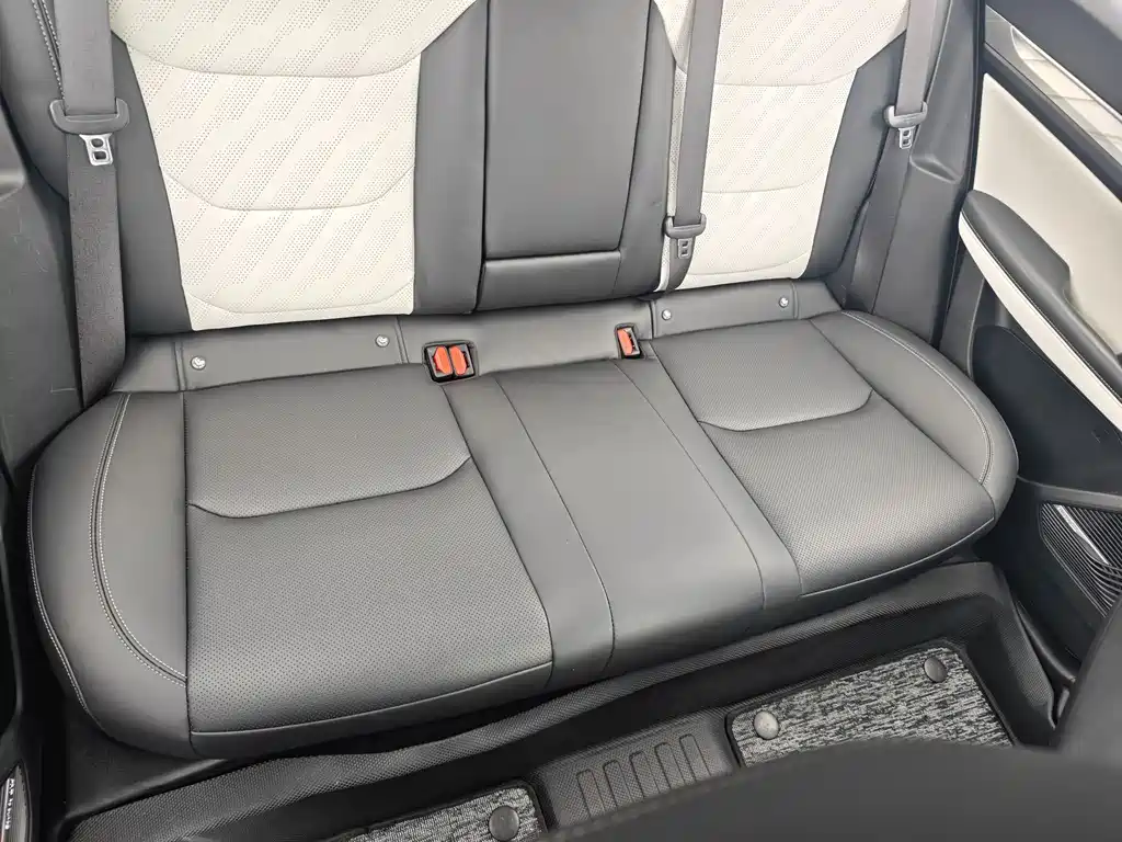 Geely Emgrand L — миниатюра 15
