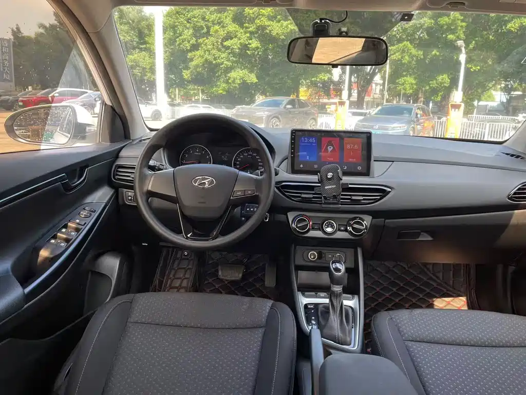 Hyundai Elantra — миниатюра 15