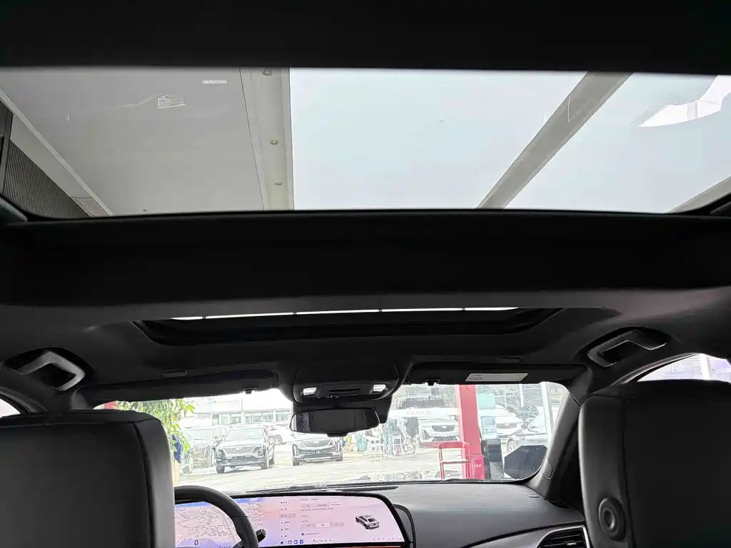 Cadillac CT5 — миниатюра 13