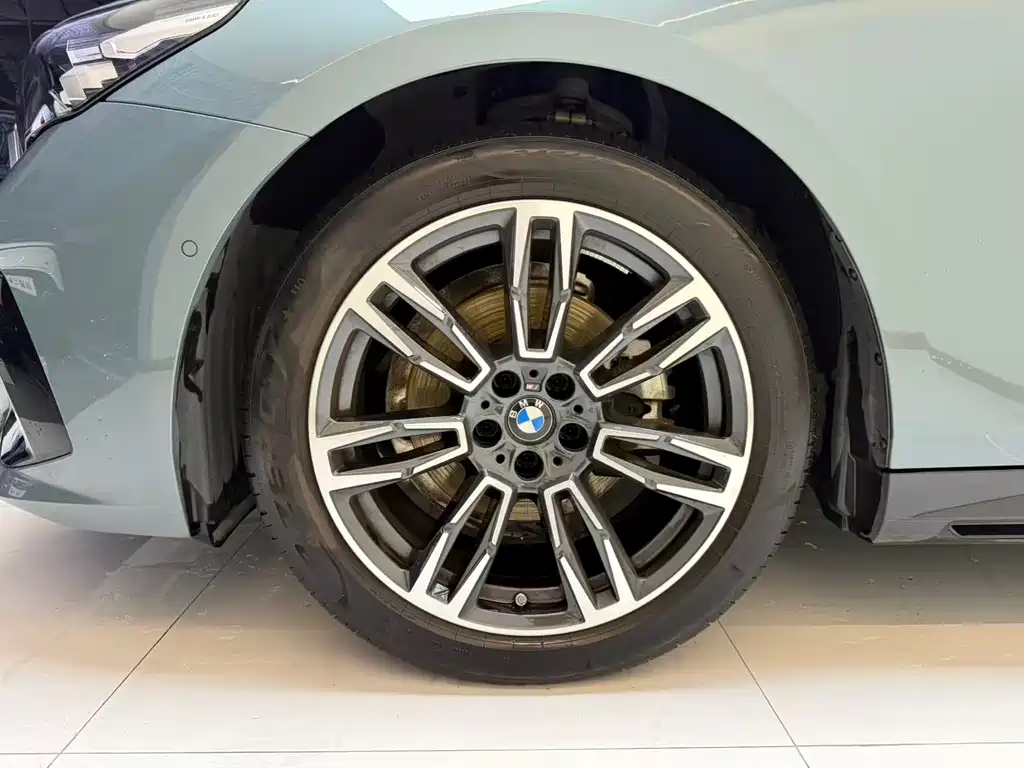 BMW 5 Series (Import) — миниатюра 11