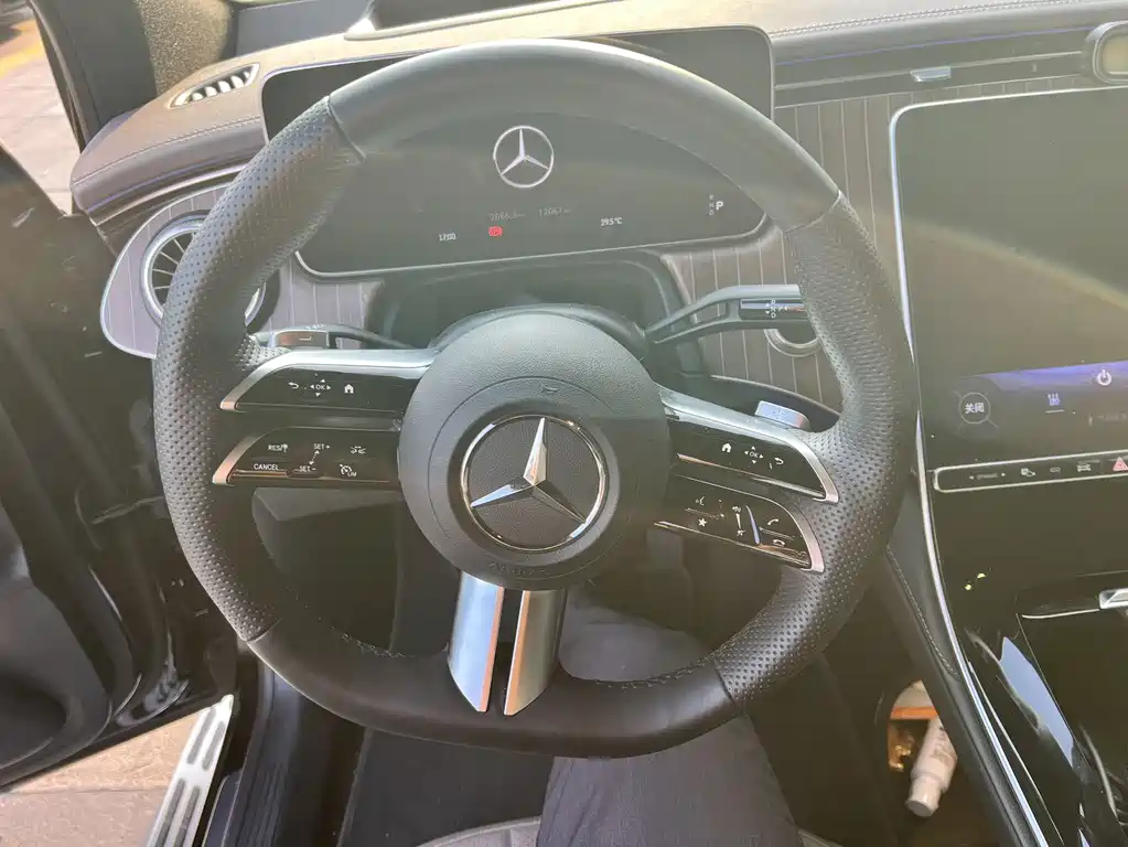 Mercedes-Benz EQE SUV — миниатюра 7