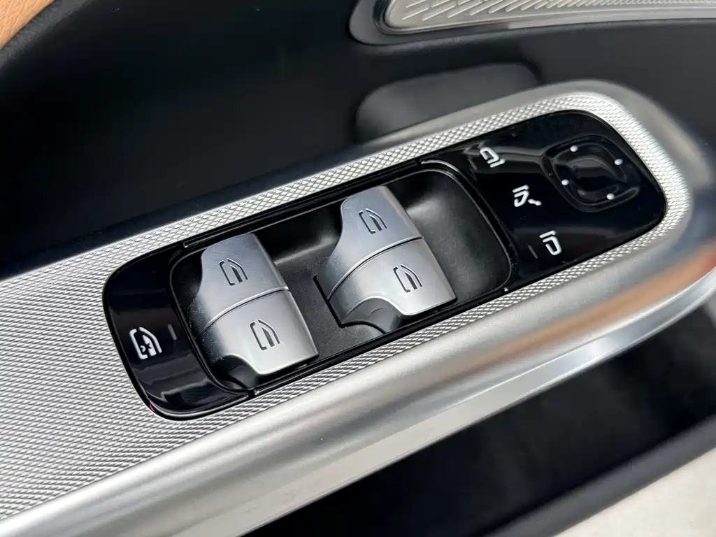Mercedes-Benz E-Class — миниатюра 18