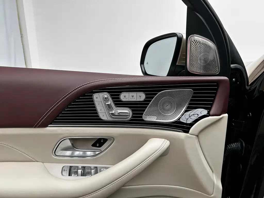 Mercedes-Benz GLS — миниатюра 7