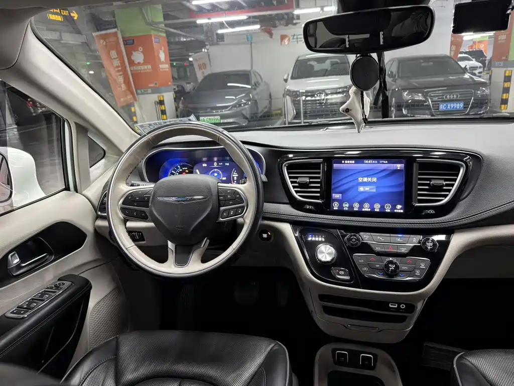 Chrysler Grand Voyager PHEV (Import) — миниатюра 7