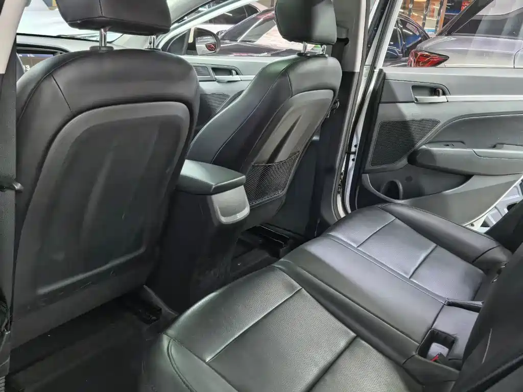 Hyundai Elantra — миниатюра 9