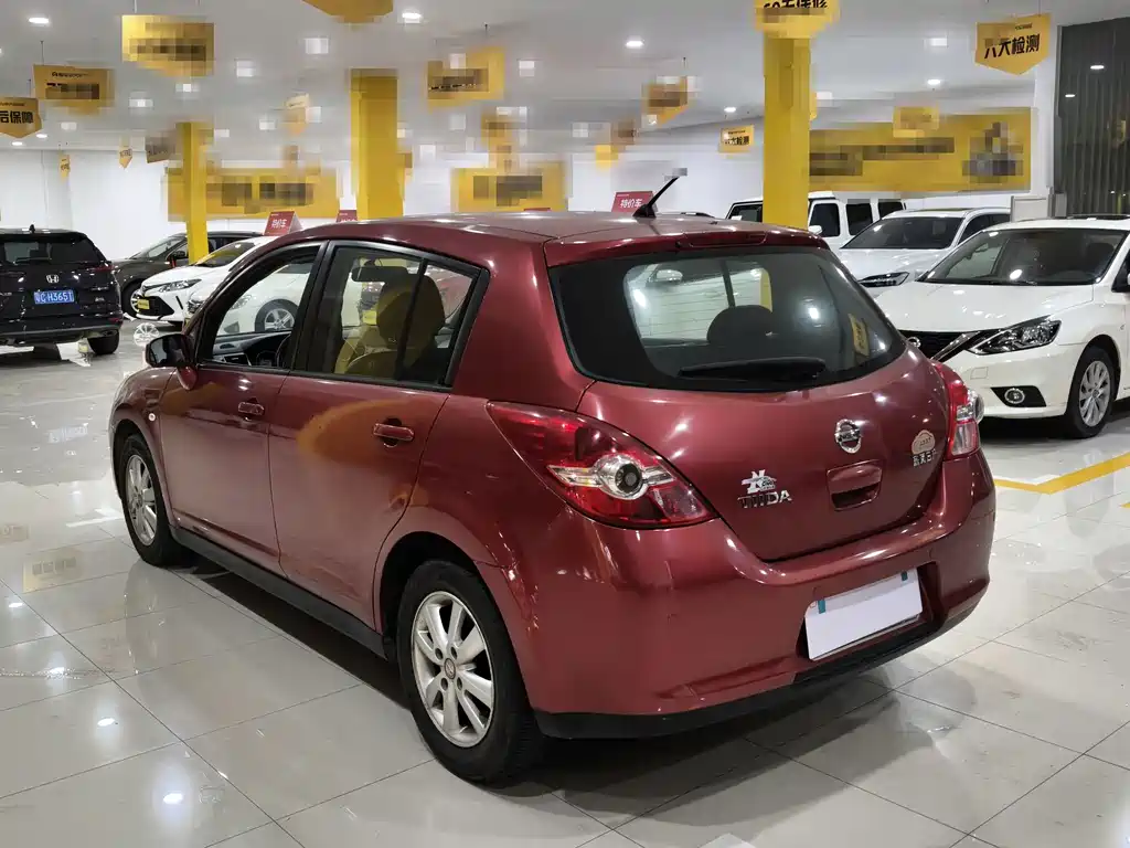 Nissan Tiida — миниатюра 7