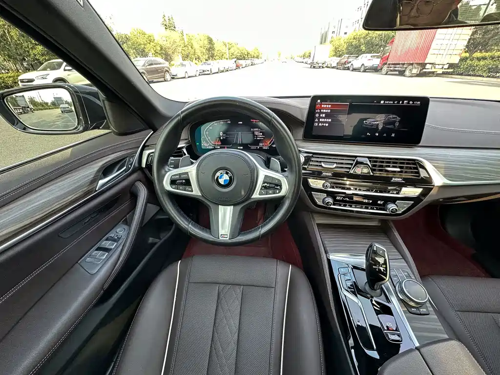 BMW 5 Series — миниатюра 4