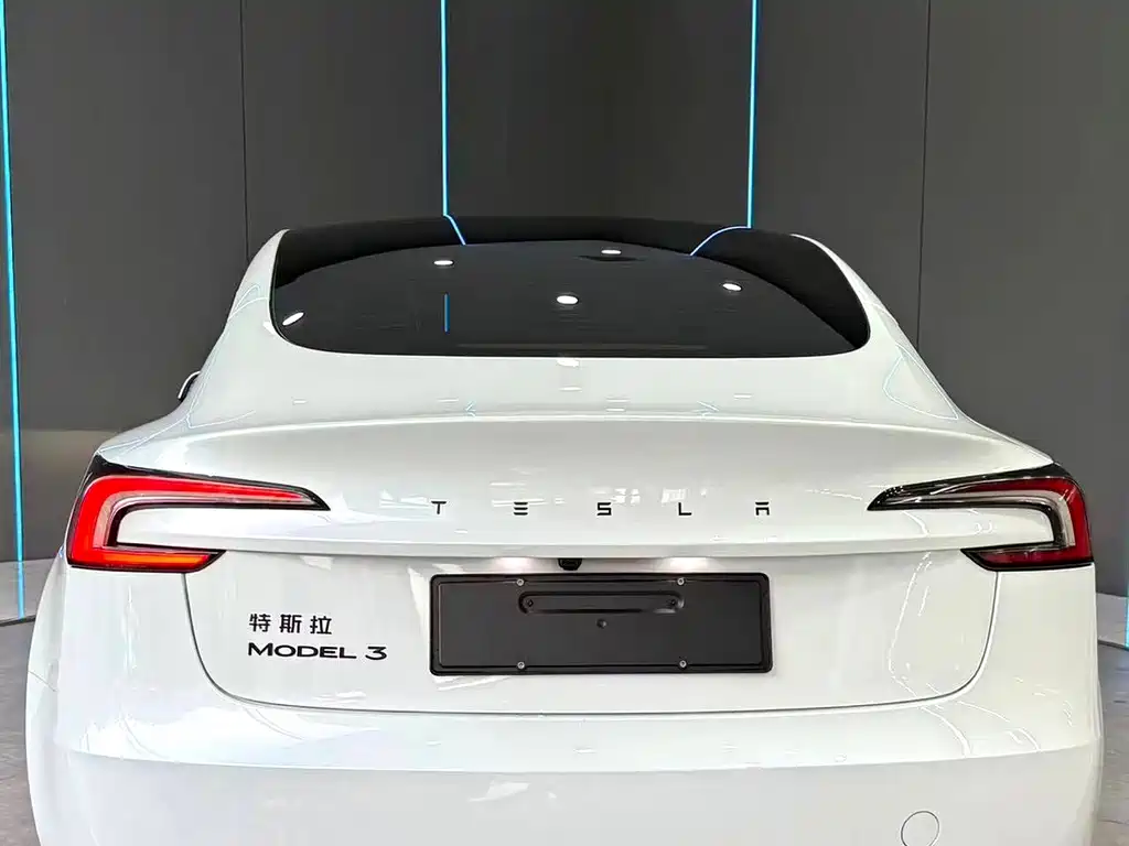 Tesla Model 3 — миниатюра 8
