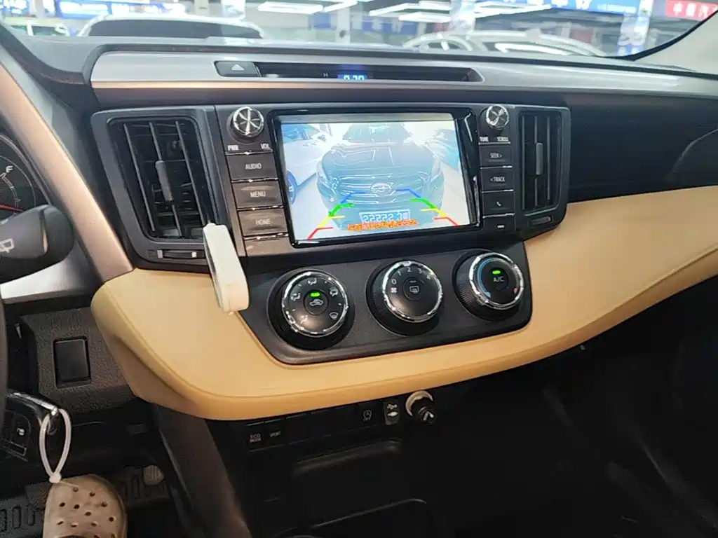 Toyota RAV4 — миниатюра 13