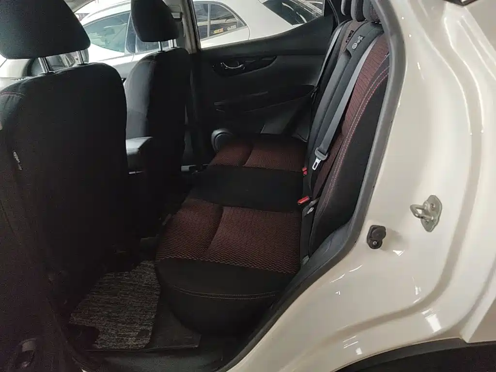 Nissan Qashqai — миниатюра 17