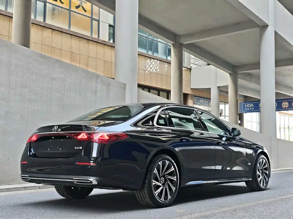 MERCEDES-BENZ E CLASS