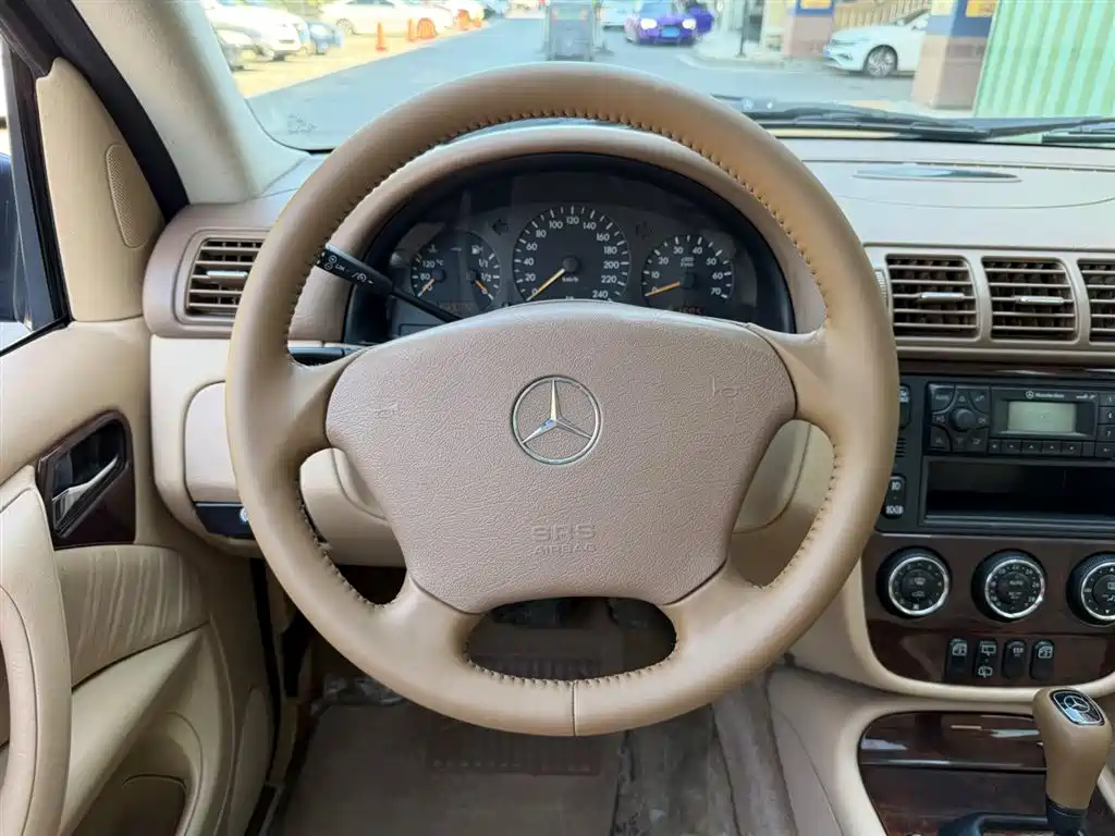 Mercedes-Benz M 2002 ML 320