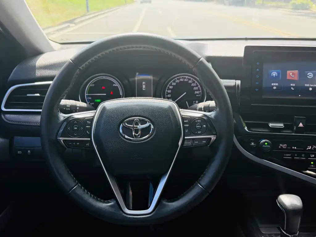 Toyota Camry — миниатюра 12