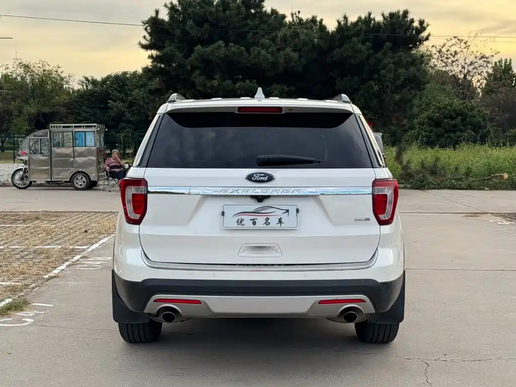 Ford Explorer (Import) — миниатюра 5