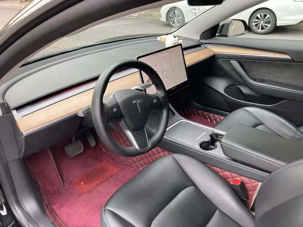 Tesla Model 3 — миниатюра 5