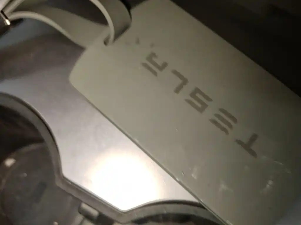 Tesla Model Y — миниатюра 9