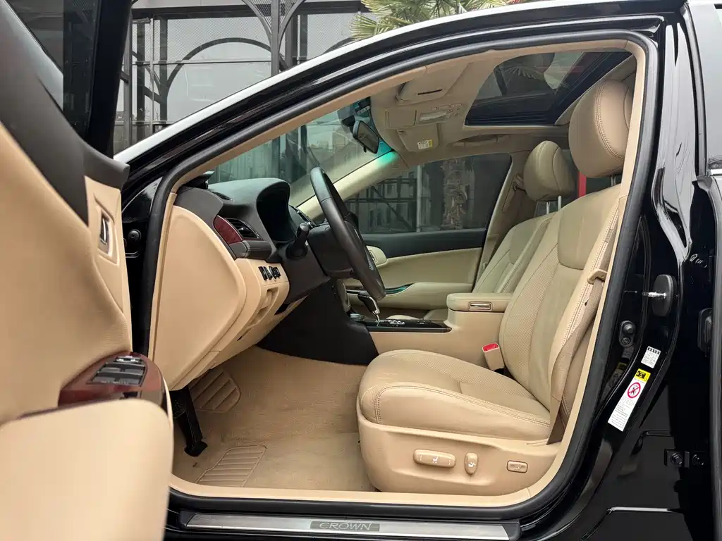 Toyota Crown 2010 2.5L Royal