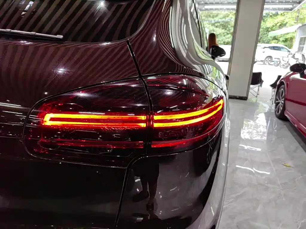 Porsche Cayenne — миниатюра 8