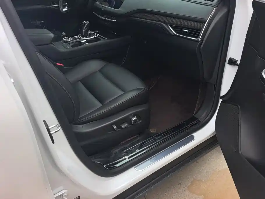 Cadillac XT4 — миниатюра 8