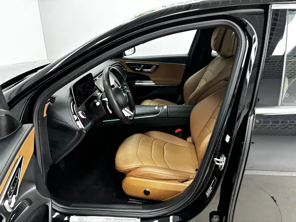 Mercedes-Benz E-Class — миниатюра 11