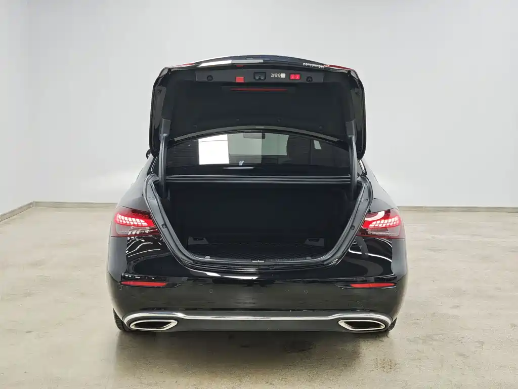 Mercedes-Benz E-Class — миниатюра 6