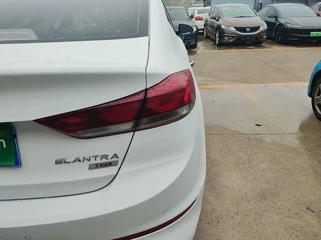 Hyundai Elantra — миниатюра 8