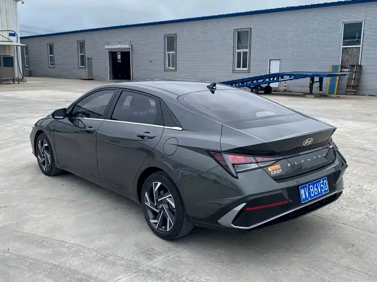 Hyundai Elantra — миниатюра 3